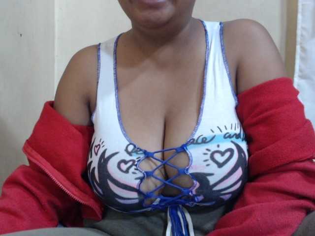 Anialove live cam on BongaCams