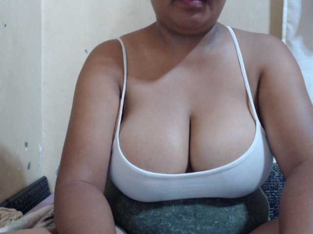 Anialove live cam on BongaCams