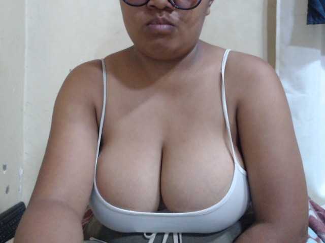 Anialove live cam on BongaCams