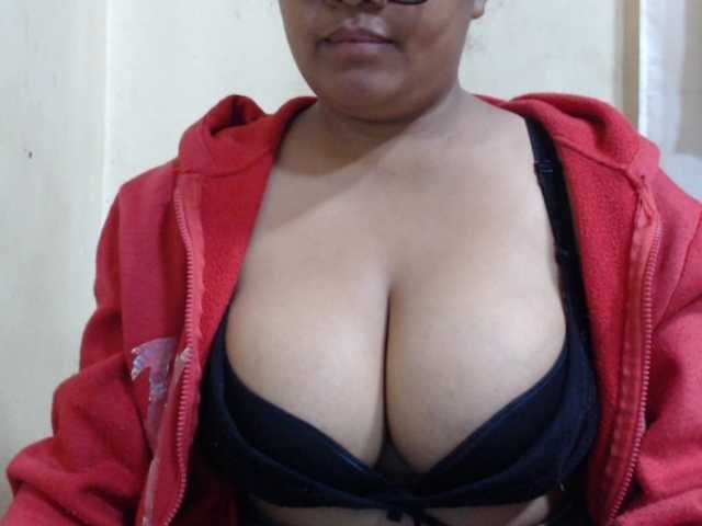 Anialove live cam on BongaCams