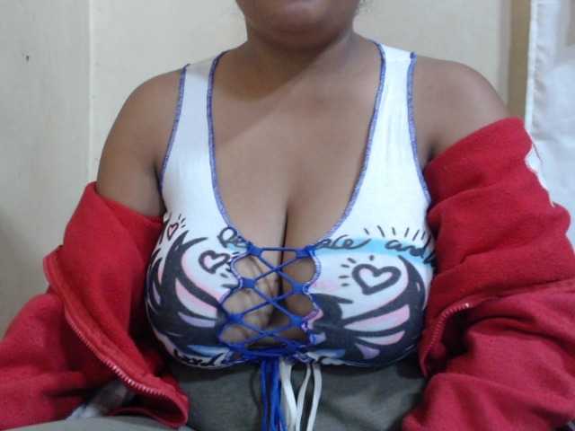 Anialove live cam on BongaCams