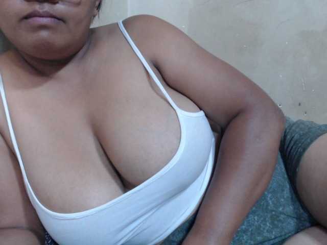 Anialove live cam on BongaCams