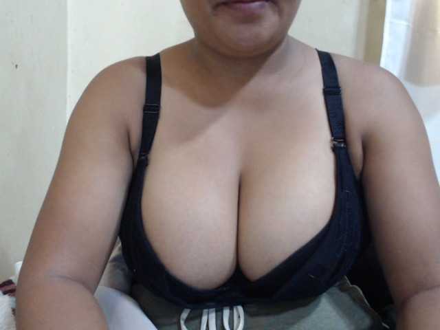 Anialove live cam on BongaCams