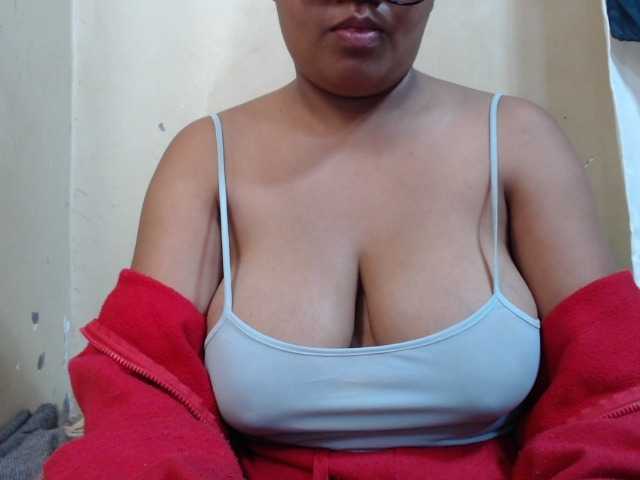 Anialove live cam on BongaCams