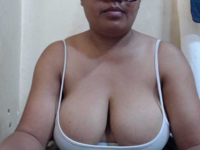 Anialove live cam on BongaCams