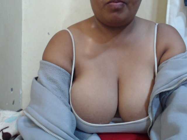 Anialove live cam on BongaCams