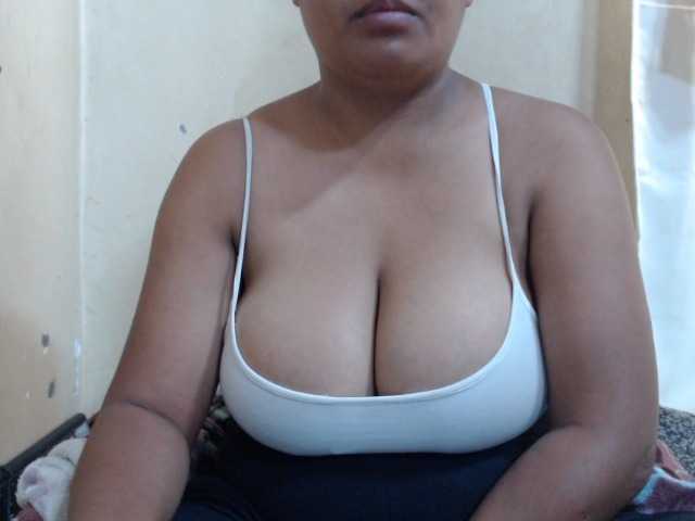 Anialove live cam on BongaCams