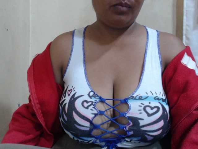 Anialove live cam on BongaCams