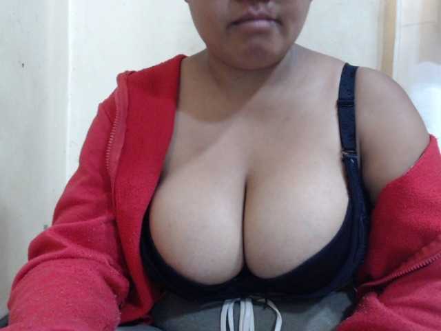 Anialove live cam on BongaCams