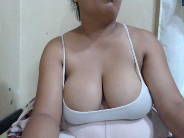 Anialove live cam on BongaCams