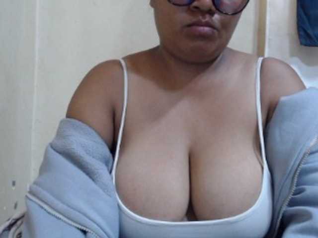 Anialove live cam on BongaCams