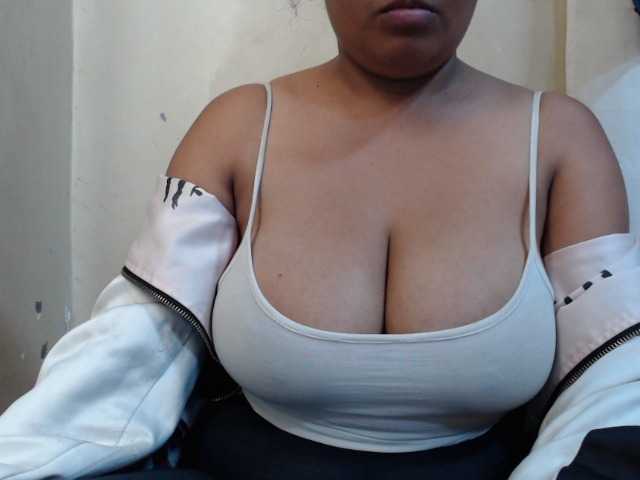 Anialove live cam on BongaCams