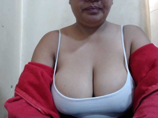 Anialove live cam on BongaCams