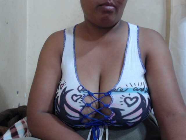 Anialove live cam on BongaCams