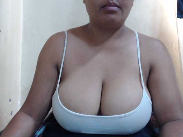 Anialove live cam on BongaCams