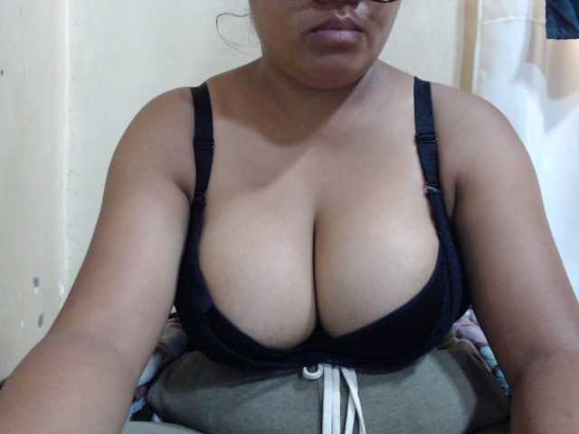 Anialove live cam on BongaCams