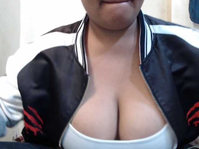 Anialove live cam on BongaCams