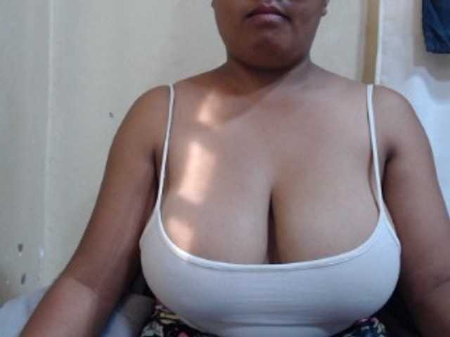 Anialove live cam on BongaCams