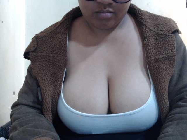 Anialove live cam on BongaCams