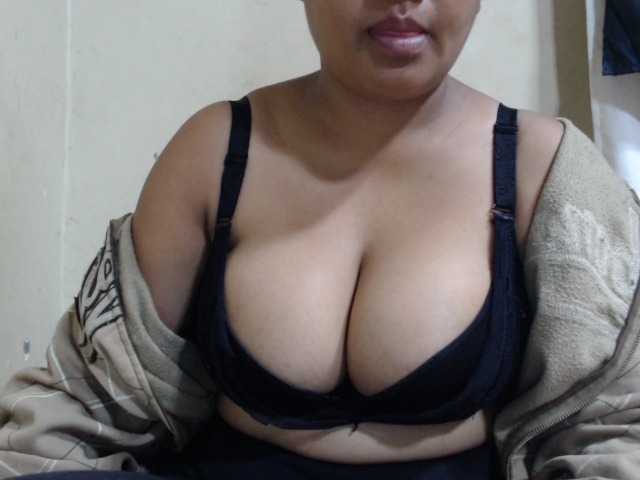 Anialove live cam on BongaCams