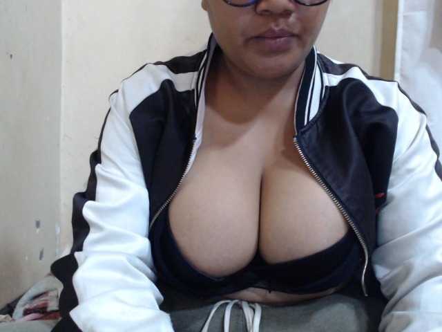 Anialove live cam on BongaCams