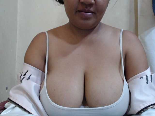 Anialove live cam on BongaCams