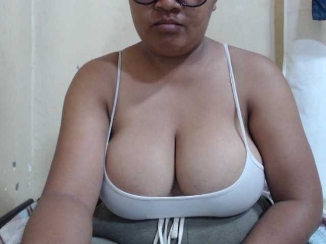 Anialove live cam on BongaCams
