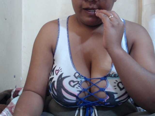 Anialove live cam on BongaCams