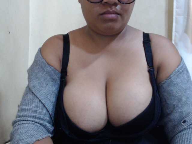 Anialove live cam on BongaCams