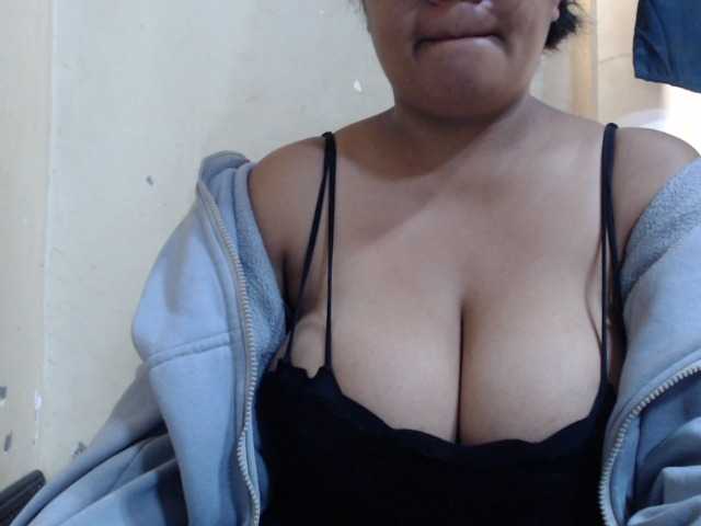 Anialove live cam on BongaCams