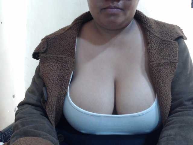 Anialove live cam on BongaCams