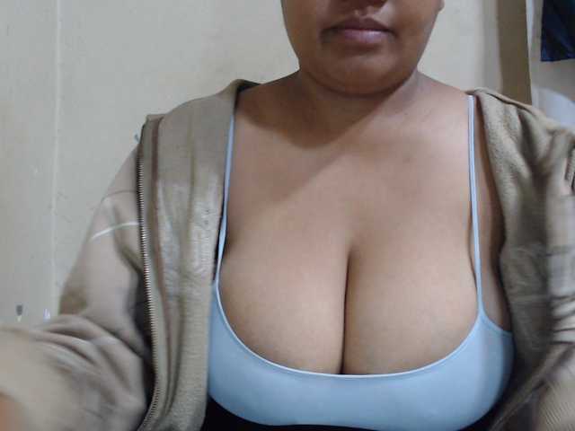 Anialove live cam on BongaCams