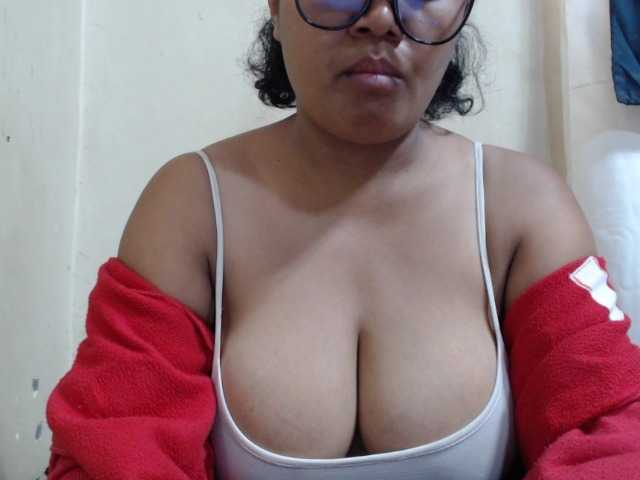 Anialove live cam on BongaCams