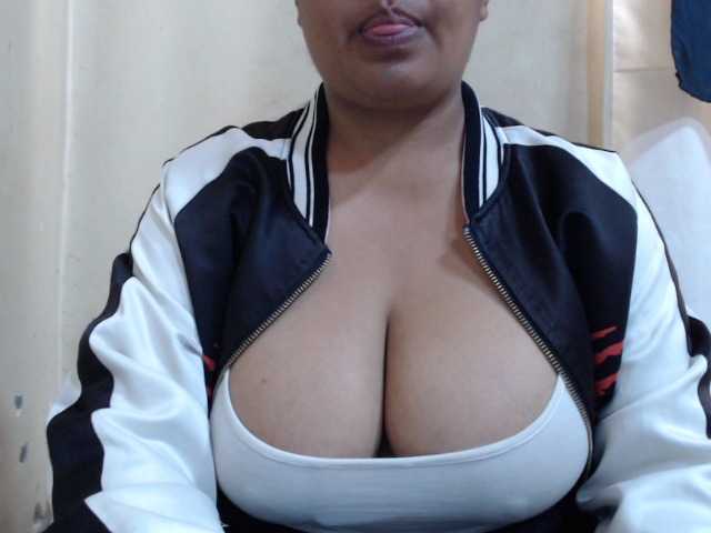 Anialove live cam on BongaCams