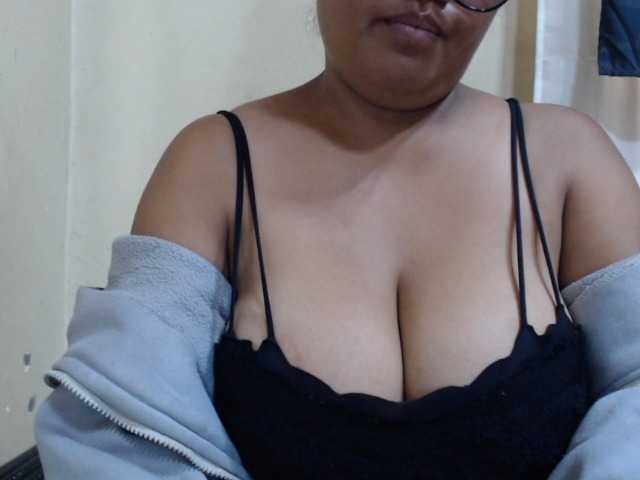 Anialove live cam on BongaCams