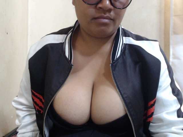 Anialove live cam on BongaCams