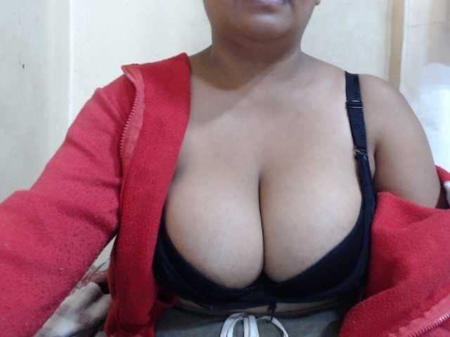 Anialove live cam on BongaCams