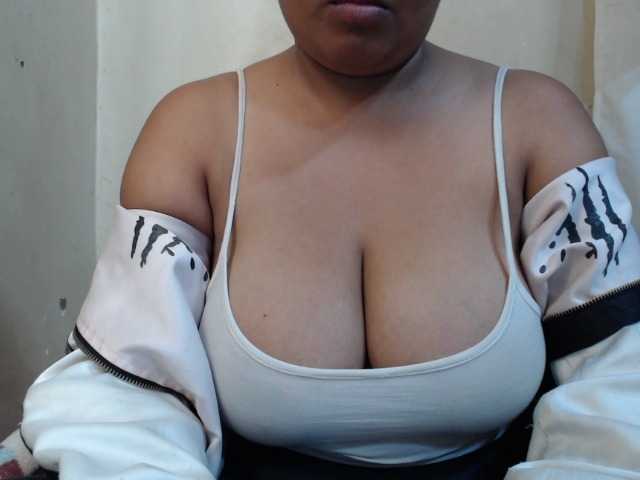 Anialove live cam on BongaCams