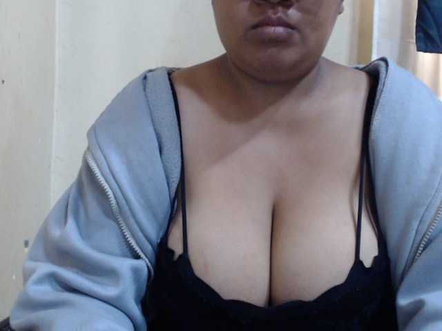 Anialove live cam on BongaCams