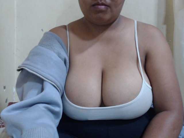 Anialove live cam on BongaCams