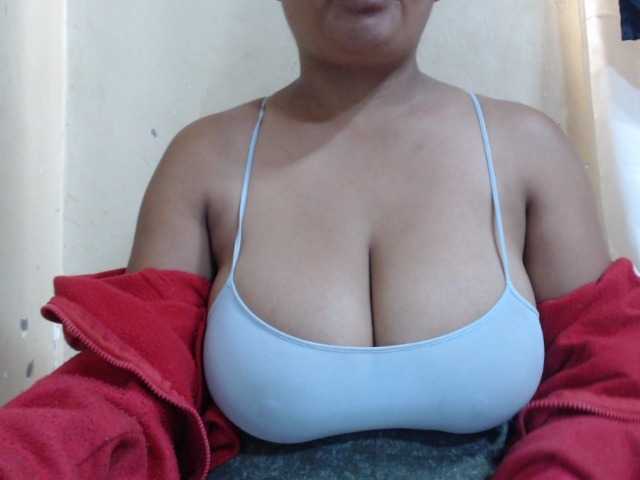 Anialove live cam on BongaCams