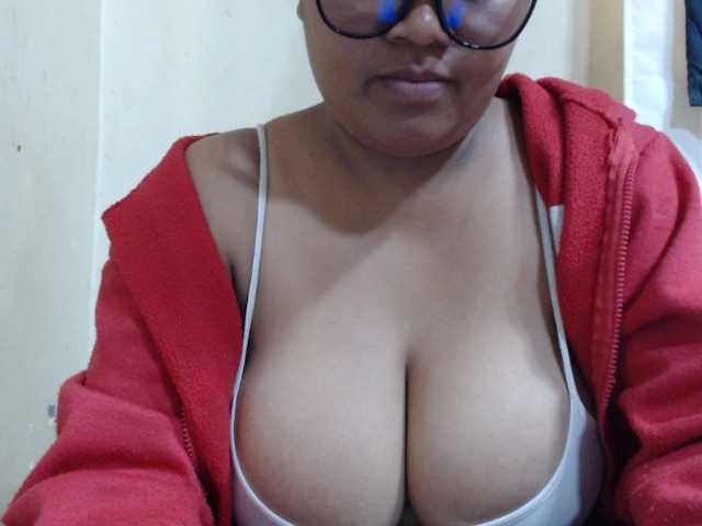 Anialove live cam on BongaCams
