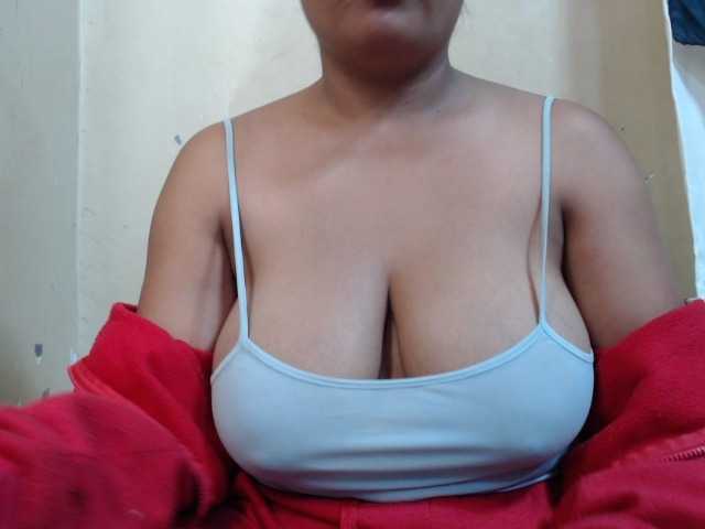 Anialove live cam on BongaCams