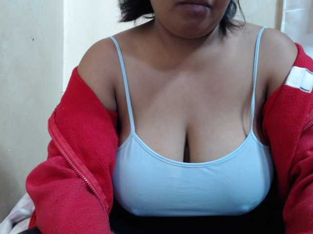 Anialove live cam on BongaCams