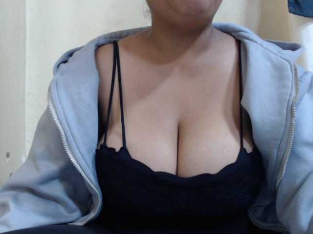 Anialove live cam on BongaCams