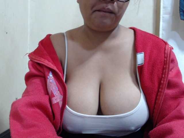 Anialove live cam on BongaCams