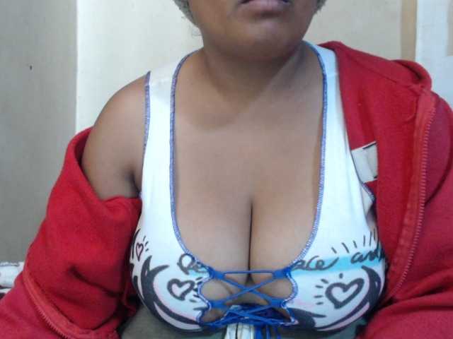 Anialove live cam on BongaCams