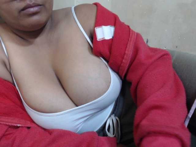 Anialove live cam on BongaCams