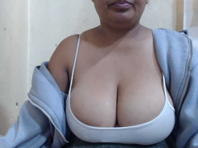 Anialove live cam on BongaCams