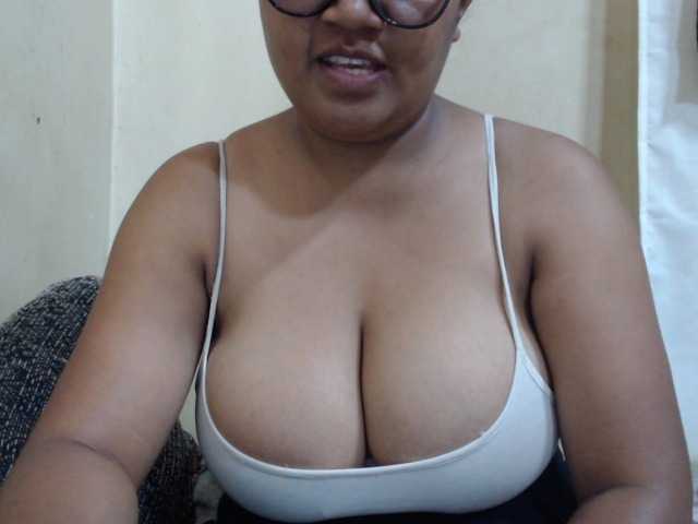 Anialove live cam on BongaCams